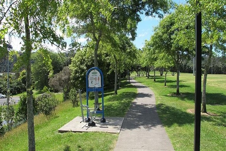 Photo of property in The Haven, 15/120 Beach Haven Road, Beach Haven, Auckland, 0626