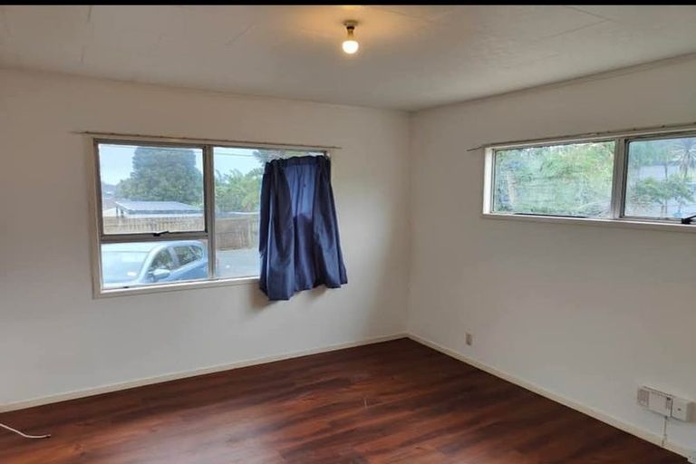 Photo of property in 15 Bundena Place, Clendon Park, Auckland, 2103