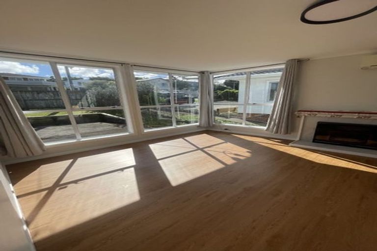 Photo of property in 22 Edgeworth Road, Glenfield, Auckland, 0629