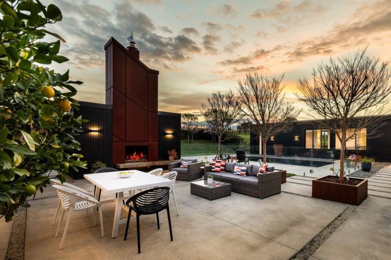 Photo of property in 25 Side Road, Haumoana, 4180