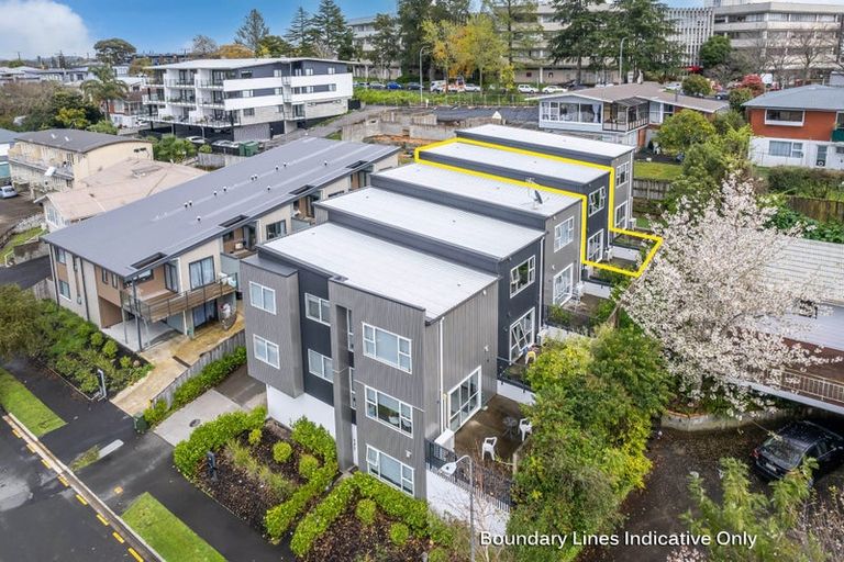Photo of property in 12u4 Scotland Place, Hillcrest, Hamilton, 3216