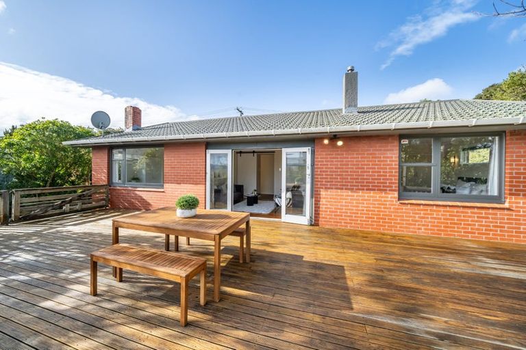 Photo of property in 10 Vista Crescent, Maoribank, Upper Hutt, 5018