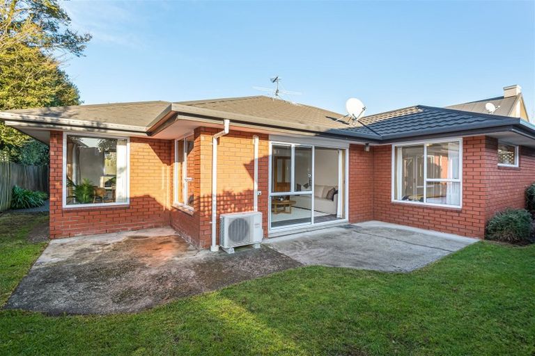 Photo of property in 2/79 Greers Road, Burnside, Christchurch, 8041
