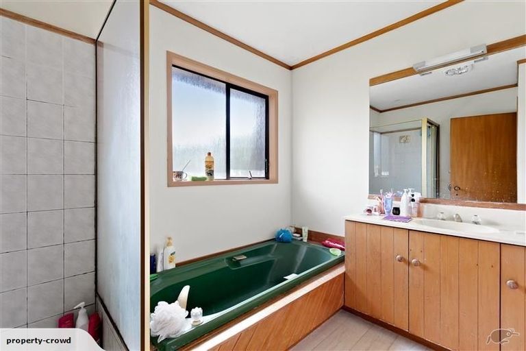 Photo of property in 124 Stapleford Crescent, Browns Bay, Auckland, 0630