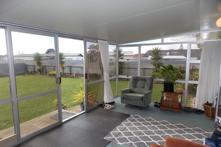 Photo of property in 31 Hillcrest Drive, Kelvin Grove, Palmerston North, 4414