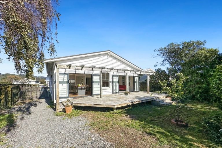 Photo of property in 9 Elizabeth Street, Moera, Lower Hutt, 5010