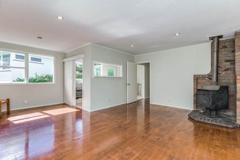 Photo of property in 15 Sunnyfield Crescent, Glenfield, Auckland, 0629