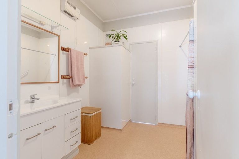 Photo of property in 69 Abbotsford Road, Waipawa, 4210