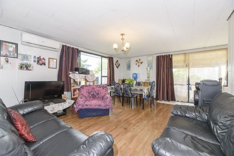 Photo of property in 12 Cameron Place, Ranui, Auckland, 0612