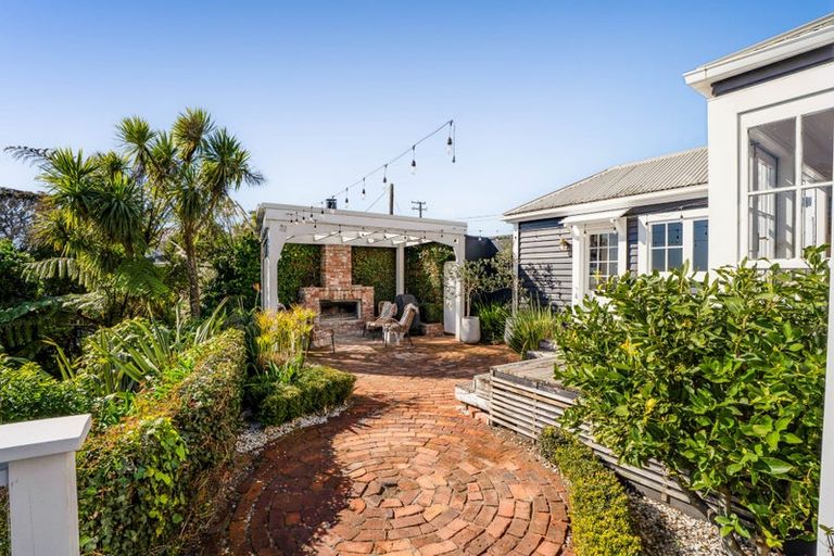 Photo of property in 5 Rogan Street, New Plymouth, 4310