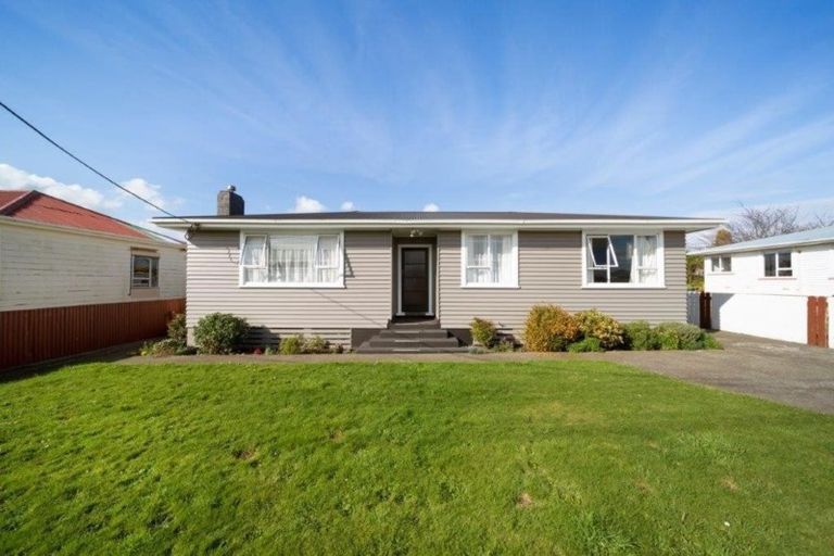 Photo of property in 28 Hunter Street, Hawera, 4610