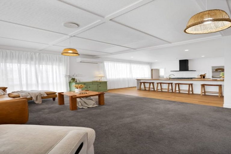 Photo of property in 21 High Street West, Waitara, 4320