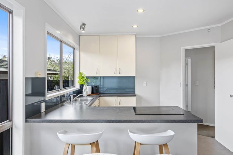 Photo of property in 34 Beechdale Crescent, Pakuranga Heights, Auckland, 2010