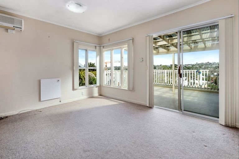 Photo of property in 35 Bayview Road, Browns Bay, Auckland, 0630