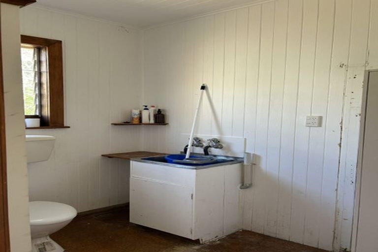 Photo of property in 28 Burrows Avenue, Karori, Wellington, 6012