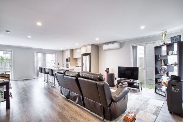 Photo of property in 5 Wairepo Street, Takanini, 2112