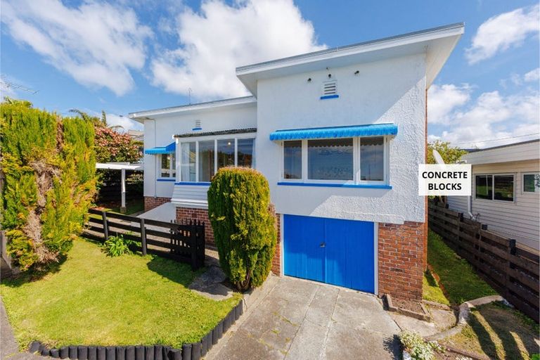 Photo of property in 2/48 Churchill Road, Murrays Bay, Auckland, 0630