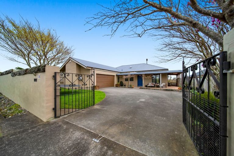 Photo of property in 35 Maire Street, Hawera, 4610