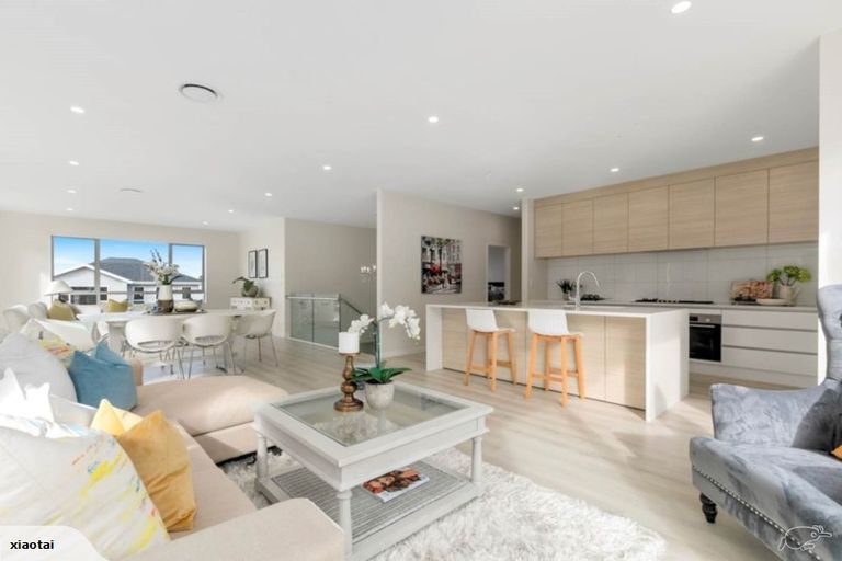 Photo of property in 98 Godfrey Drive, Orewa, 0931