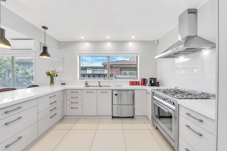 Photo of property in 9 Serrita Avenue, Sunnyhills, Auckland, 2010