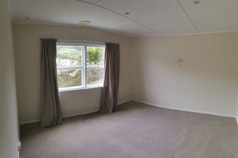 Photo of property in 54 Mckinley Crescent, Brooklyn, Wellington, 6021