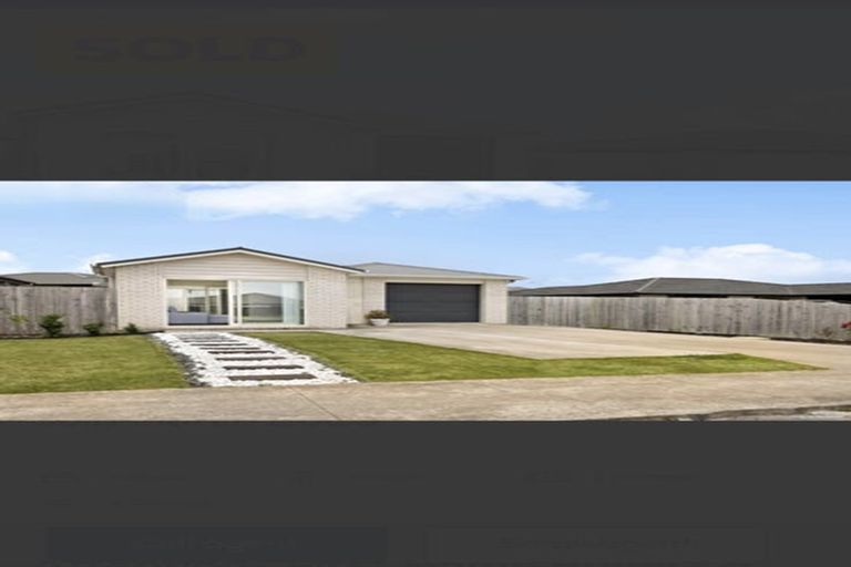 Photo of property in 30 Opouatu Avenue, Glenbrook, 2681