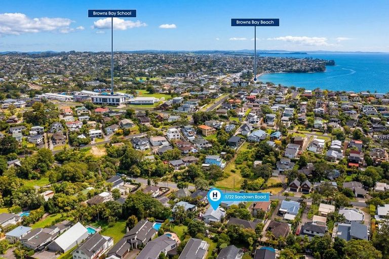 Photo of property in 1/22 Sandown Road, Rothesay Bay, Auckland, 0630