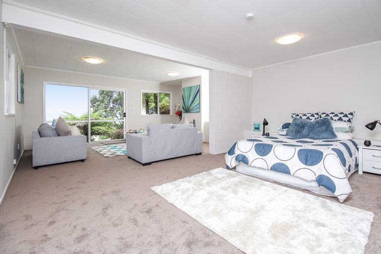 Photo of property in 124 Otitori Bay Road, Titirangi, Auckland, 0604