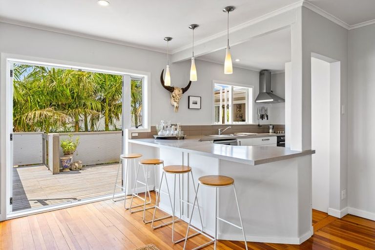 Photo of property in 1/73 Birkdale Road, Birkdale, Auckland, 0626