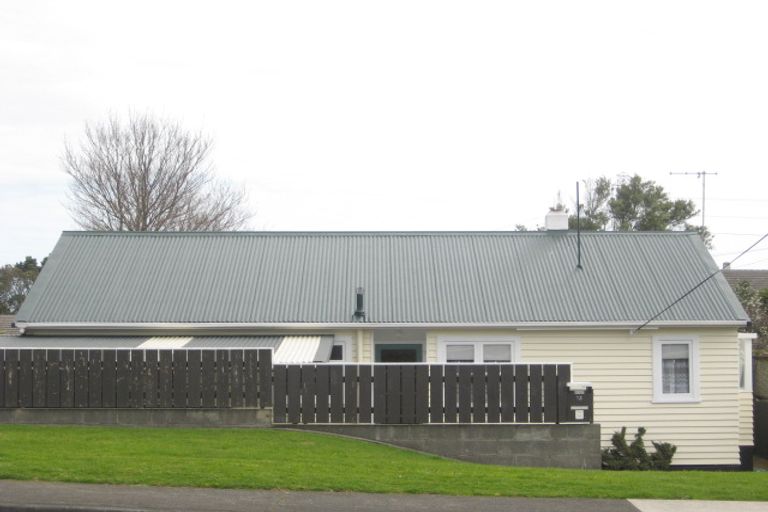 Photo of property in 13 Paritutu Road, Spotswood, New Plymouth, 4310