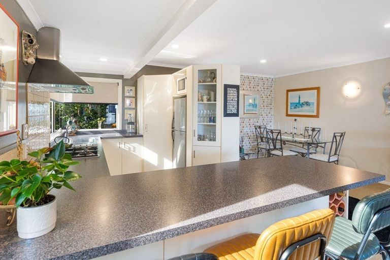 Photo of property in 33 Wharemauku Road, Raumati Beach, Paraparaumu, 5032