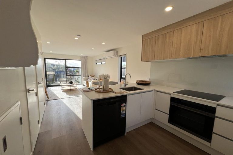 Photo of property in 15 Selo Street, Glen Eden, Auckland, 0602