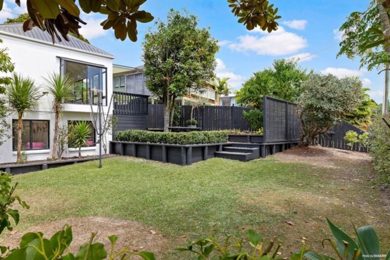 Photo of property in 47 Sheridan Drive, New Lynn, Auckland, 0600