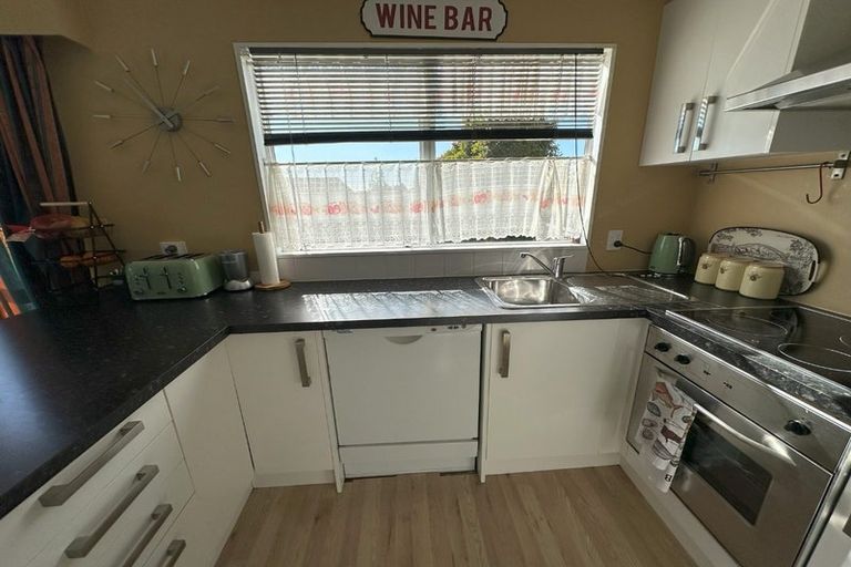 Photo of property in 8 Campion Road, Waikanae Beach, Waikanae, 5036