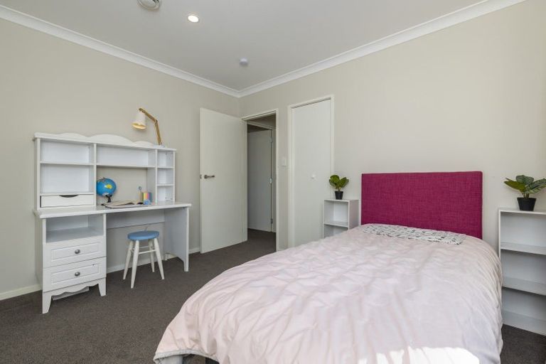 Photo of property in 43 Kaitawa Crescent, Paraparaumu, 5032