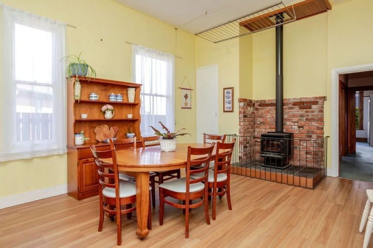 Photo of property in 18 Albert Street, Dannevirke, 4930