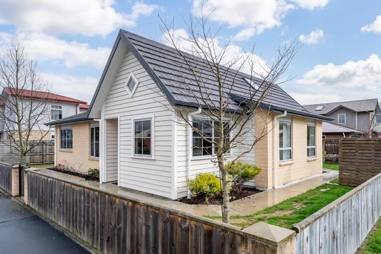 Photo of property in 1 Yeats Grove, Trentham, Upper Hutt, 5018