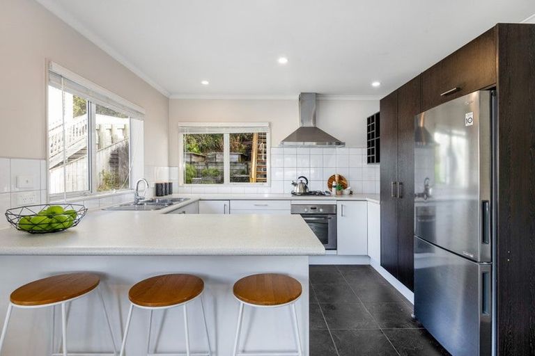 Photo of property in 59 Glanmire Road, Newlands, Wellington, 6037