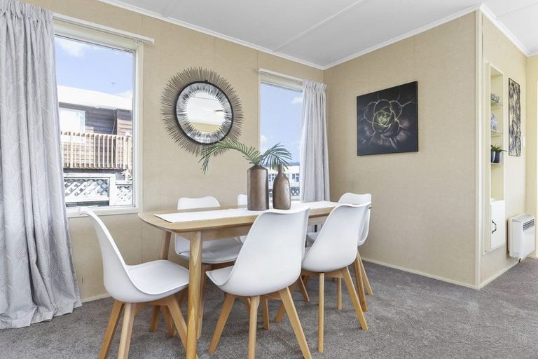 Photo of property in 1/50 Kaipatiki Road, Glenfield, Auckland, 0629