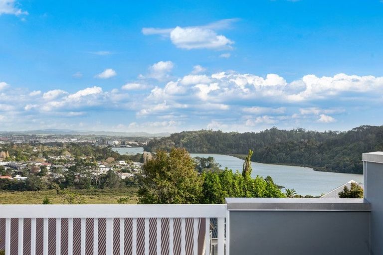 Photo of property in 7 Arcadia Crescent, Bayview, Auckland, 0629