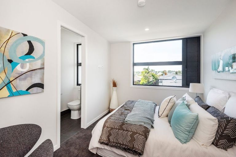 Photo of property in 1/4165 Great North Road, Glen Eden, Auckland, 0602