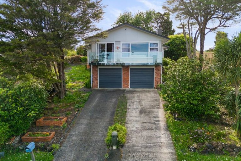 Photo of property in 91 Stottholm Road, Titirangi, Auckland, 0604