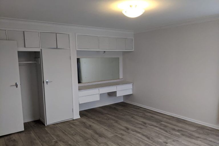 Photo of property in 21 Lyndhurst Road, Te Atatu South, Auckland, 0610