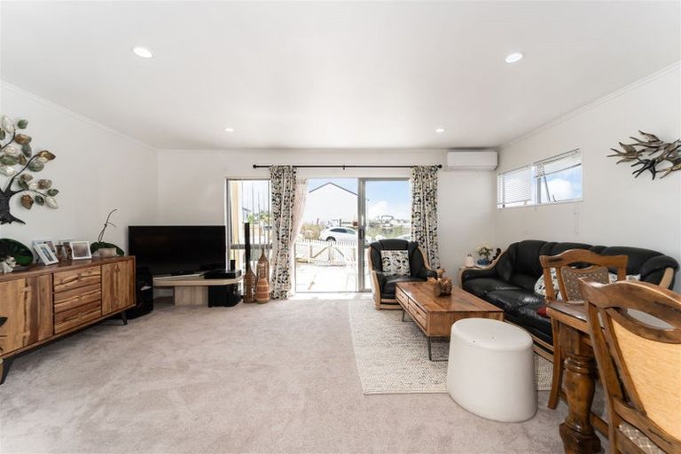 Photo of property in 11/3 Hulme Place, Henderson, Auckland, 0612