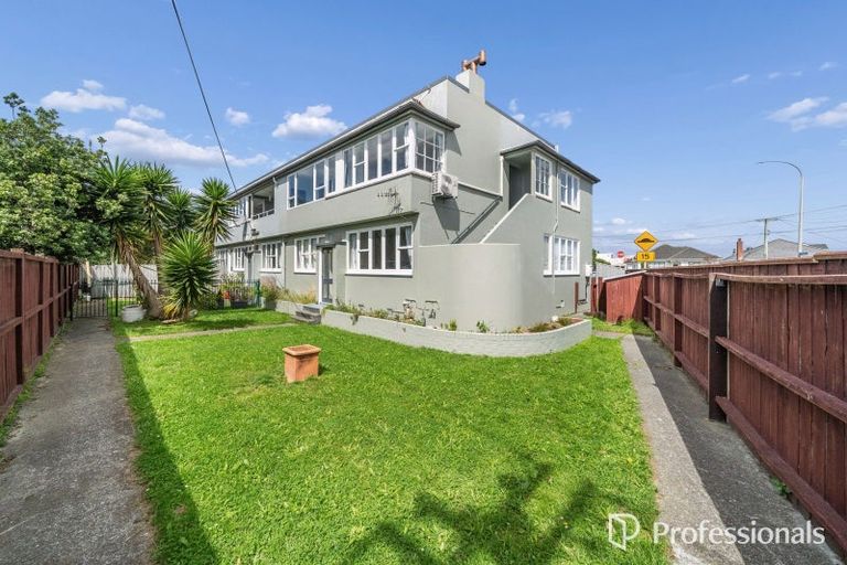 Photo of property in 100 Adelaide Street, Petone, Lower Hutt, 5012
