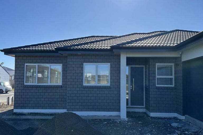 Photo of property in 10 George Yee Place, Taradale, 4112