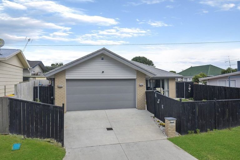 Photo of property in 17 Old Wairoa Road, Papakura, 2110