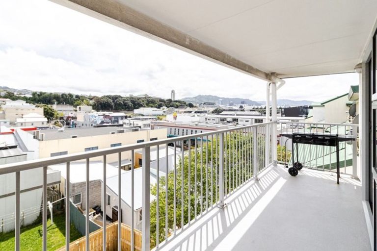 Photo of property in 23/8u Girton Terrace, Mount Cook, Wellington, 6021