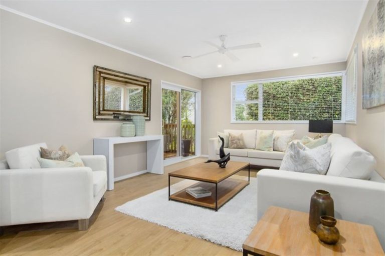 Photo of property in 8 Intrepid Place, Torbay, Auckland, 0630