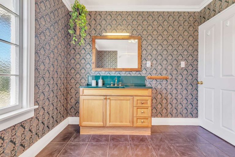 Photo of property in 8 Cochrane Street, Fairy Springs, Rotorua, 3015